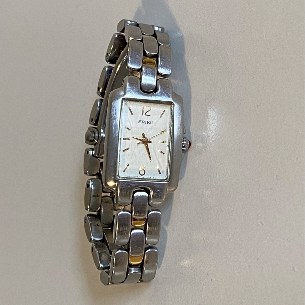Seiko two-toned watch Ladies. Matte silver & gold. Extra links. Two-tone